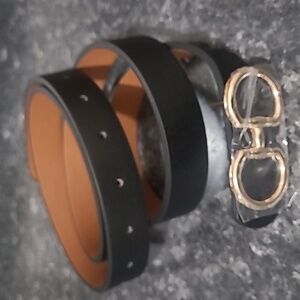 Reversible belt you can change it to black or brown belt.